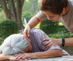 Người phụ nữ đột ngột qua đời sau bữa trưa với con trai, bác sĩ chỉ ra một sai lầm nhiều người mắc