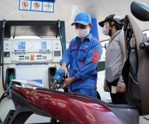 Giá xăng tăng mạnh sau đợt giảm 'có như không'