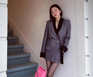Chị chồng của Kim Ji Won trong 'Queen of Tears': Ngoài đời mặc siêu đẹp và trẻ trung ở tuổi 44