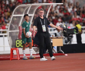 Vì sao VFF không phải đền bù nếu chia tay HLV Troussier