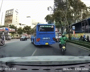 Xử lý tài xế xe buýt vượt ẩu gây 'bão' mạng xã hội