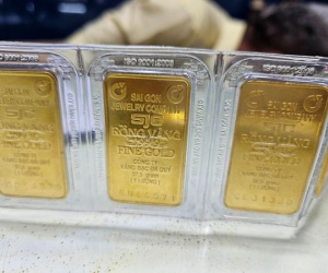 Vàng SJC tiếp tục rớt giá