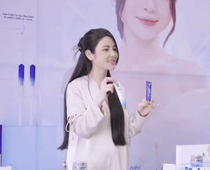 Ảnh 'cam' thường mới nhất của Chu Thanh Huyền trước ngày cưới Quang Hải: Vòng 2 khiến netizen xôn xao