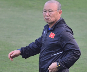 VFF được công ty đại diện thầy Park chào mời, ai sẽ thay HLV Troussier dẫn tuyển Việt Nam?