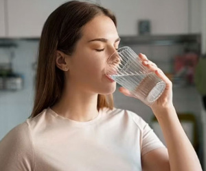 Sai lầm khi uống nước khiến cơ thể 'gặp nạn'