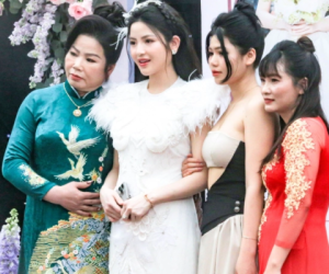 Chu Thanh Huyền xả vai cô dâu 'quẩy' tưng bừng cùng bạn bè trước ngày về làm dâu nhà Quang Hải