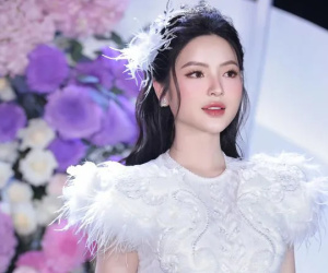 Cô dâu Chu Thanh Huyền lộ diện, nhan sắc ngọt ngào đón chú rể Quang Hải