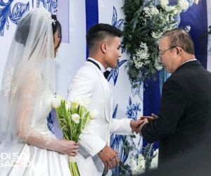 HLV Park Hang-seo dặn dò Quang Hải trong ngày cưới Chu Thanh Huyền, ông Troussier vắng mặt sau lùm xùm 'ngó lơ' Hải 'con'