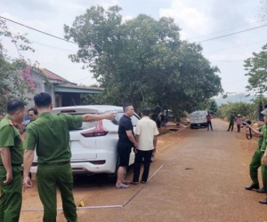 Khởi tố hai đối tượng xông vào nhà bắt người, ép viết giấy nợ