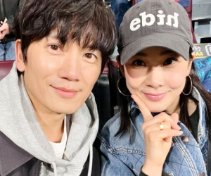 Lee Bo Young khoe cách lưu tên ông xã Ji Sung thôi mà cũng gây bão, dân tình đồng loạt thi nhau 'xin vía'