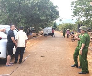 Người đàn ông bị ‘bắt cóc’ lên ô tô đưa đi ký giấy nợ mua bán thiên thạch