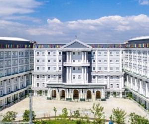 Cấm xuất cảnh đối với Chủ tịch Hội đồng Trường Quốc tế Mỹ