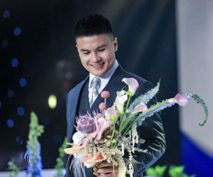 Quang Hải bảnh bao như tổng tài, được mẹ chăm chút trước khi lên đường đi đón dâu