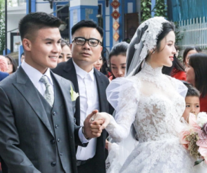 Quang Hải có hành động tinh tế với Chu Thanh Huyền ở đám cưới, lộ biểu cảm căng thẳng trước họ nhà gái