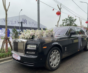 Cận cảnh xe hoa 14 tỷ Quang Hải dùng để đón cô dâu Chu Thanh Huyền