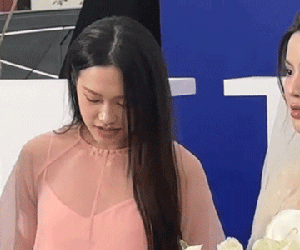 Thái độ của Chu Thanh Huyền khi đọ sắc với Doãn Hải My: Cô dâu có gì không vui vậy?