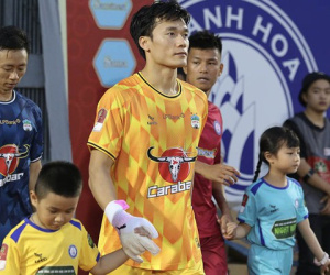 Bùi Tiến Dũng xuất sắc trong màu áo HAGL, song ngoại binh phố Núi lại ném đi chiến thắng