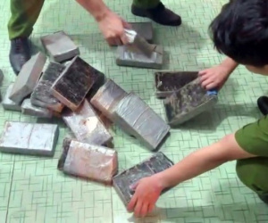 Nguồn gốc hàng trăm kilôgam ma túy dạng cocaine trôi dạt vào bờ biển?