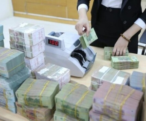 Vì sao người vay è cổ gánh lãi dù ngân hàng liên tục báo hạ?