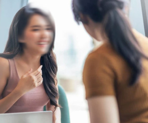 Đêm tân hôn, sắp đến giờ tắt đèn thì chị chồng gõ cửa, trao trả chiếc hộp nữ trang khiến tôi mừng khôn xiết