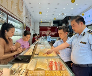 Đồng loạt kiểm tra 3 tiệm vàng ở Hà Nội