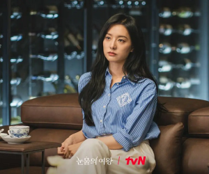 10 set áo sơ mi đẹp long lanh của Kim Ji Won, chị em nên tham khảo nếu muốn mặc sang hơn