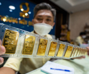 Nếu không bỏ độc quyền vàng SJC, cách nào hạ ‘cơn sốt’ giá vàng?