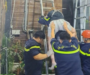Cứu người phụ nữ ngã từ tầng 3 lúc rạng sáng