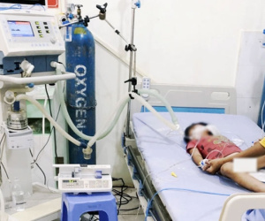 Bé gái 8 tuổi nguy kịch vì mẹ giã lá ngón vào nước ngọt cho uống
