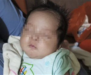 Bé trai sơ sinh bị bỏ rơi trước cổng nhà dân