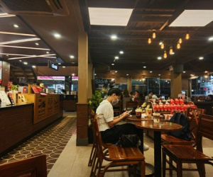 Quán cà phê không dám tăng giá vì sợ mất khách