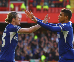 Chelsea đánh rơi chiến thắng phút bù giờ