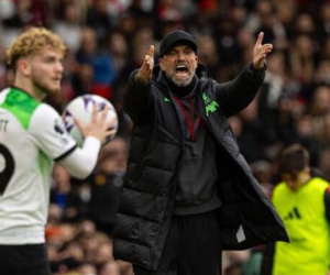 Klopp tuyên bố chọc tức MU, Van Dijk than Liverpool hòa như thua