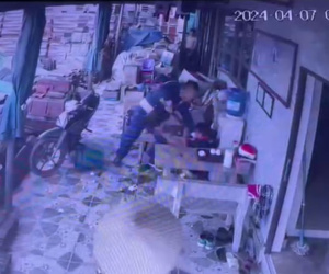 Nhân viên cây xăng đâm tài xế nhiều nhát do mâu thuẫn chỗ đỗ ôtô