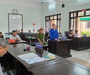 Người đàn ông 'hoang tưởng' dùng dao đâm chủ tịch phường