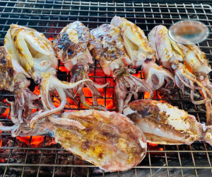 Mực đặc sản 'đi máy bay' ra Hà Nội, khách sành ăn chi tiền triệu đặt mua