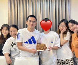 Sao HAGL bất ngờ chung khung hình với 3 cô gái xinh đẹp ở Thái Lan, dân mạng lập tức vào 'đẩy thuyền'