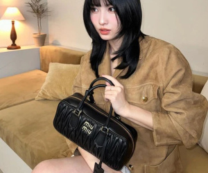 Mẫu túi tưởng 'cổ lỗ sĩ' bỗng thành hot item 2024: Hãng nào cũng sản xuất nếu không muốn mang tiếng 'sống chậm'