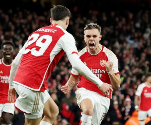 Trossard giúp Arsenal thoát thua Bayern Munich