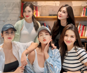 Hội bạn 'phú bà' nổi tiếng miền Bắc tụ họp: 'Đại gia kim cương' lẫn con dâu tập đoàn nghìn tỷ đều có mặt