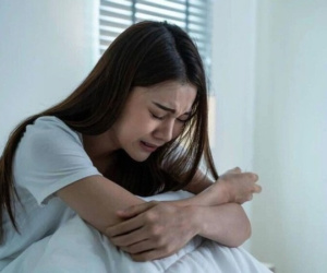 Nhìn chồng cũ khắc khổ đi giao hàng, tôi chưa kịp hả hê đã hối hận khi nghe bạn thân tiết lộ một điều