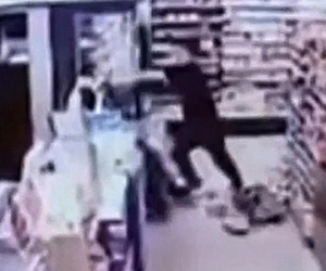 Hàn Quốc: Nữ nhân viên cửa hàng bị đánh dã man chỉ vì... để tóc ngắn