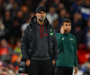 Liverpool thua sốc, HLV Klopp nói cầu thủ 'mất trí'