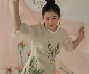 Hot girl Việt được báo Trung Quốc ca ngợi 'đẹp như nữ thần': U30 một nách hai con, là bà chủ spa giàu có