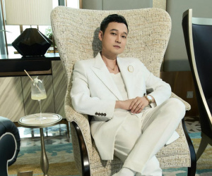 'Hoàng tử Vbiz' đẹp trai, giàu có, tuổi 42 không vợ con, đời tư bí ẩn nhất nhì showbiz Việt