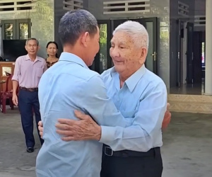 Anh em đồng lòng giúp cha 94 tuổi tìm lại con trai riêng sau 50 năm thất lạc