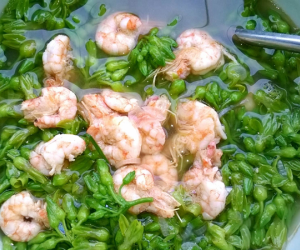Cách nấu canh hoa thiên lý với tôm giải nhiệt ngày hè