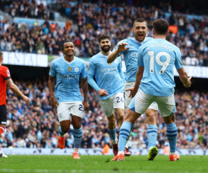 Man City chiếm ngôi đầu, Man United bị hất văng Top 6