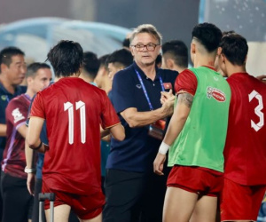 Chuyên gia châu Âu tư vấn bất ngờ cho VFF, chọn vị HLV đặc biệt lên thay ông Troussier