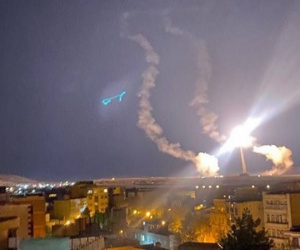 Iran phóng UAV, tên lửa nhằm thẳng Israel: Nội các Israel họp khẩn, hàng loạt nước đóng cửa không phận